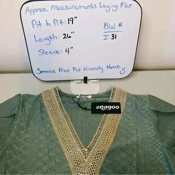 Sage green short sleeve embroidered contrast tan VNeck textured top size medium - Picture 12 of 12